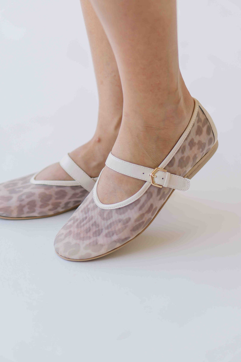 Dolce Vita: Roslyn Ballet Flats White Leopard Mesh – Piper Scoot