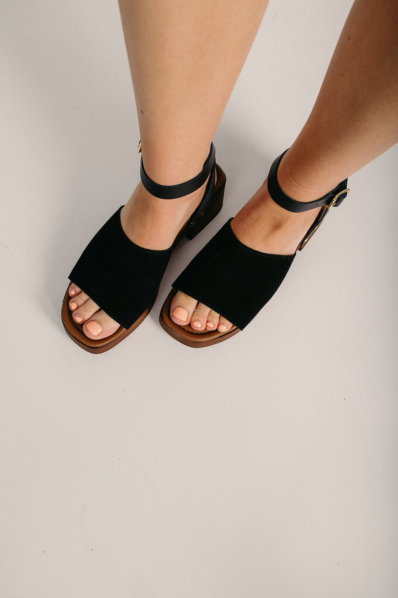セルディア Seychelles: Step Forward Heel in Black Suede – Piper & Scoot