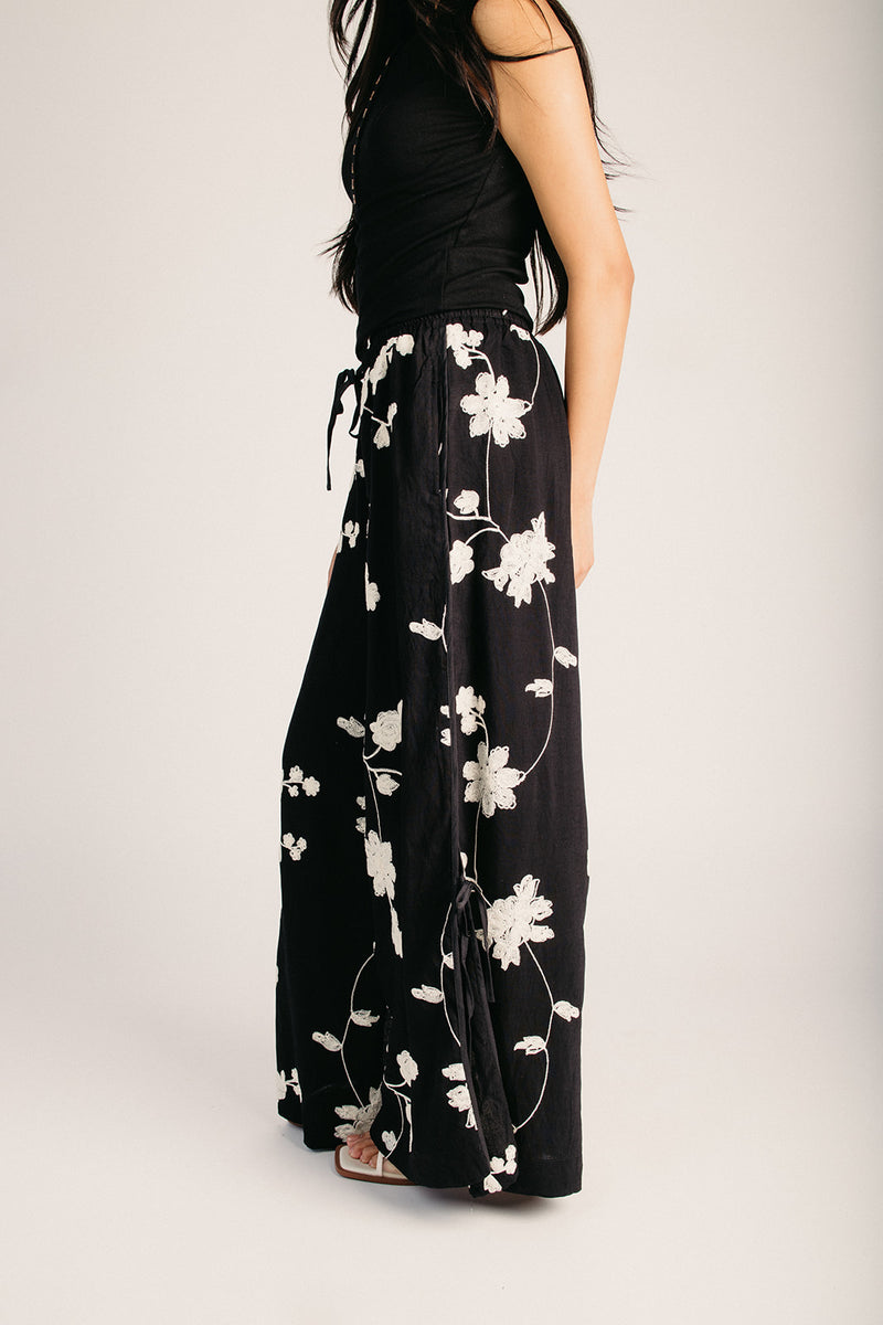 The Basta Embroidered Floral Pant in Black – Piper & Scoot