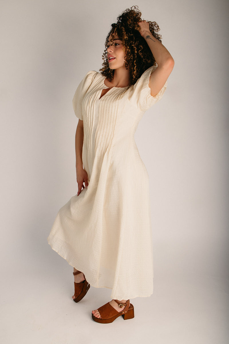 The Safley Textured Midi Dress in Ivory Large