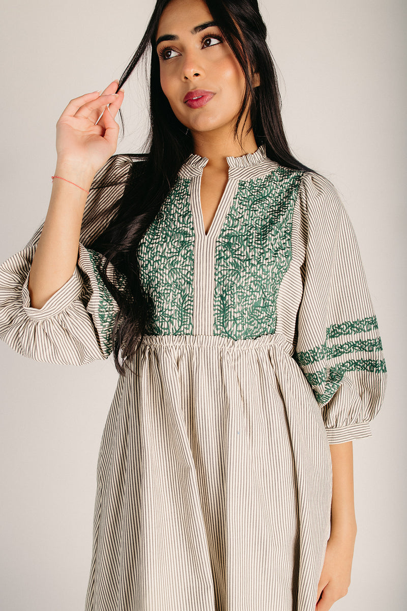 The Huglin Embroidered Detail Midi Dress in Charcoal
