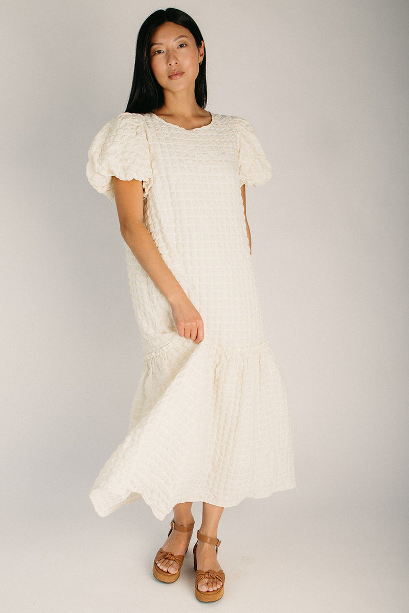 The Kidwell Embossed Texture Maxi Dress in Cream 2X-Large