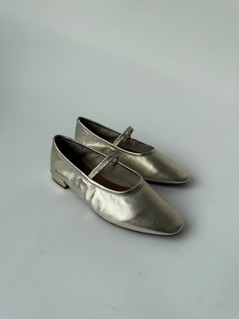Seychelles: Sweetheart Flat in Metallic Light Gold