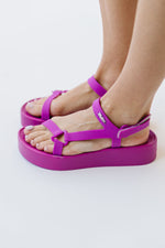 Melissa: Sun Downtown Platform in Dark Pink