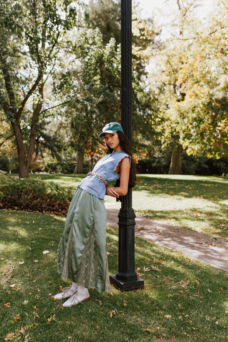 The Tavis Button-Up Vest in Light Denim