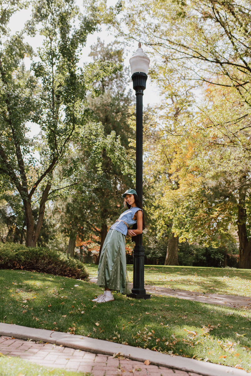 The Tavis Button-Up Vest in Light Denim