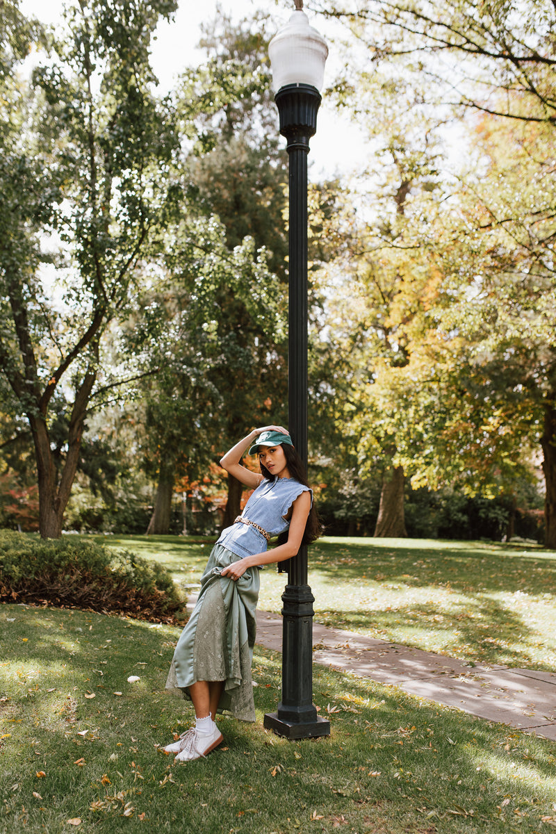 The Tavis Button-Up Vest in Light Denim