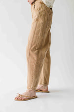 The Annie Slouchy Barrel Jean in Light Rust