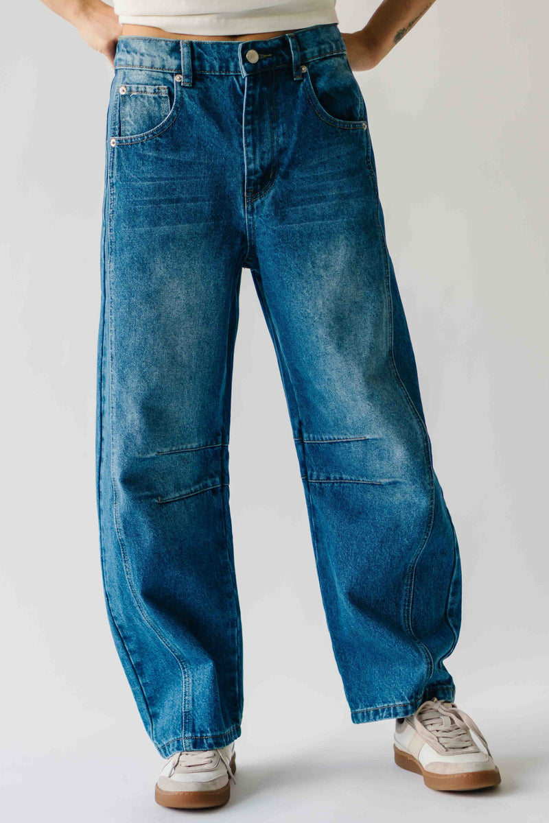The Annie Slouchy Barrel Jean in Medium Wash