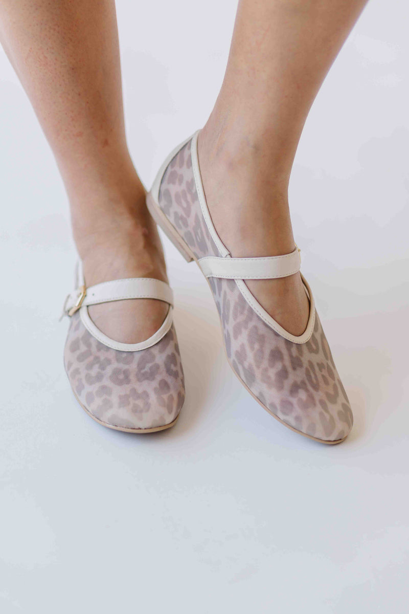 Dolce Vita: Roslyn Ballet Flats White Leopard Mesh