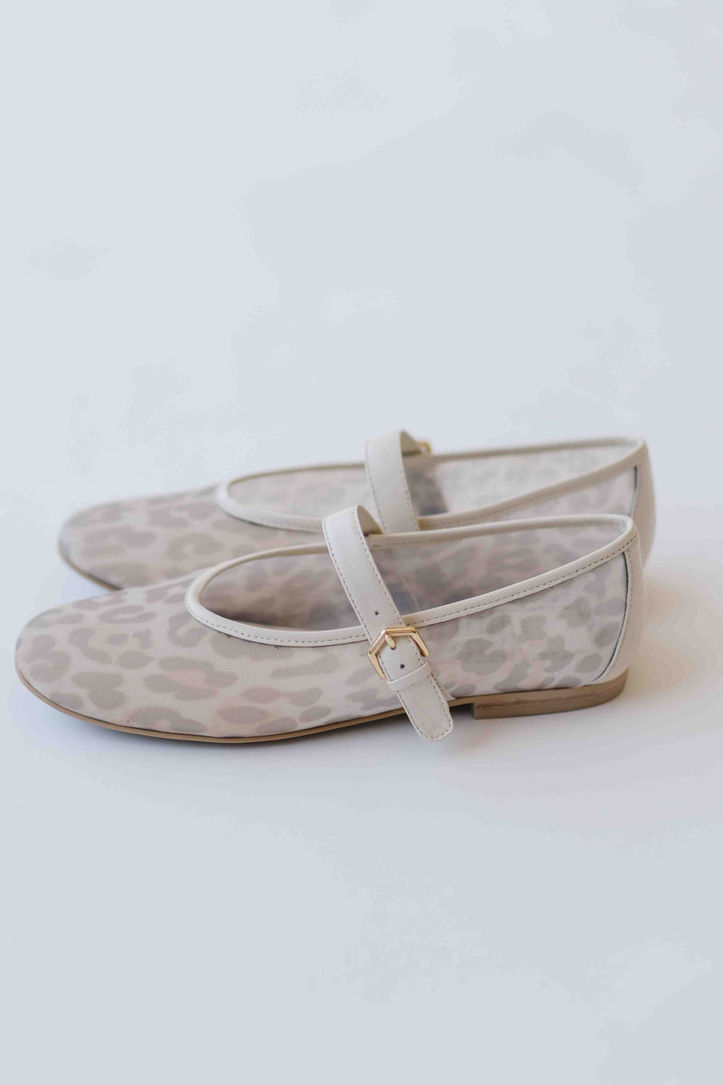 Dolce Vita: Roslyn Ballet Flats White Leopard Mesh