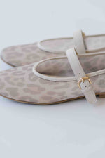 Dolce Vita: Roslyn Ballet Flats White Leopard Mesh