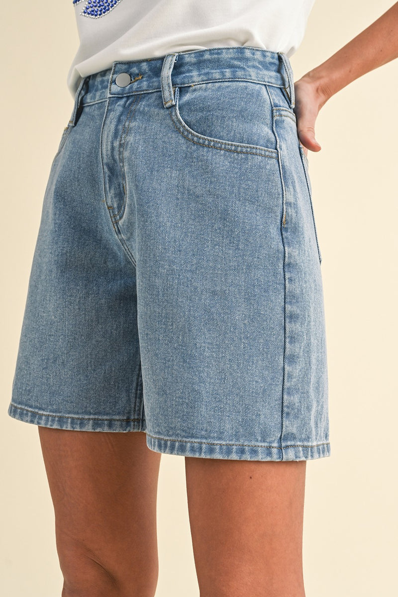 The Wagler Bermuda Mom Short in Medium Denim