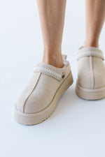 Beach by Matisse: Storm Cozy Clog in Natural