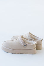 Beach by Matisse: Storm Cozy Clog in Natural