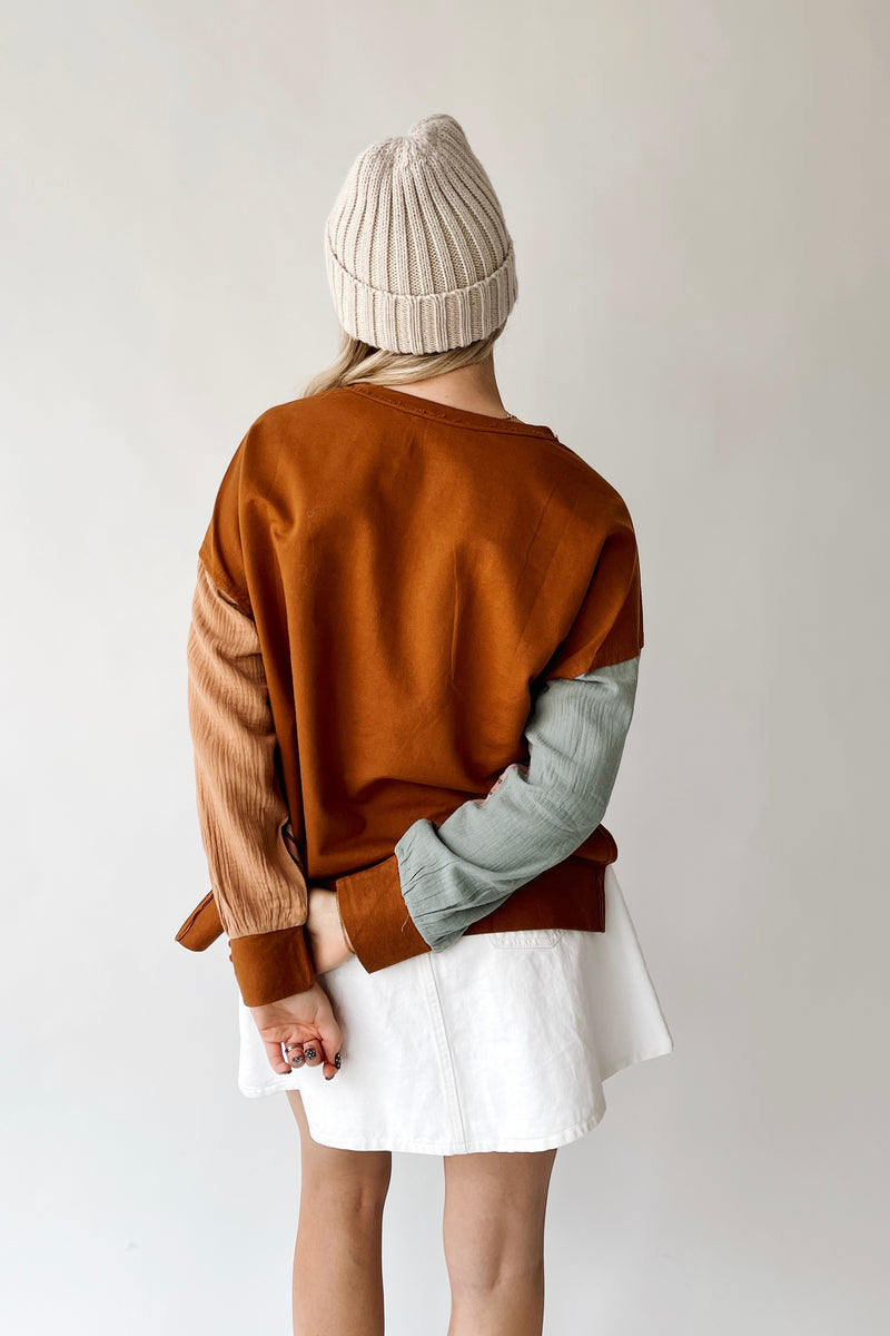 The Britta Contrast Sleeve Pullover in Mocha