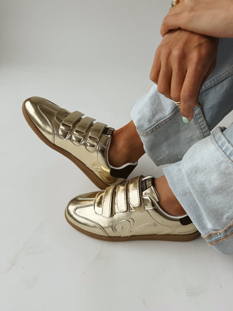 LThe Pace Velcro Sneaker in Gold Foil