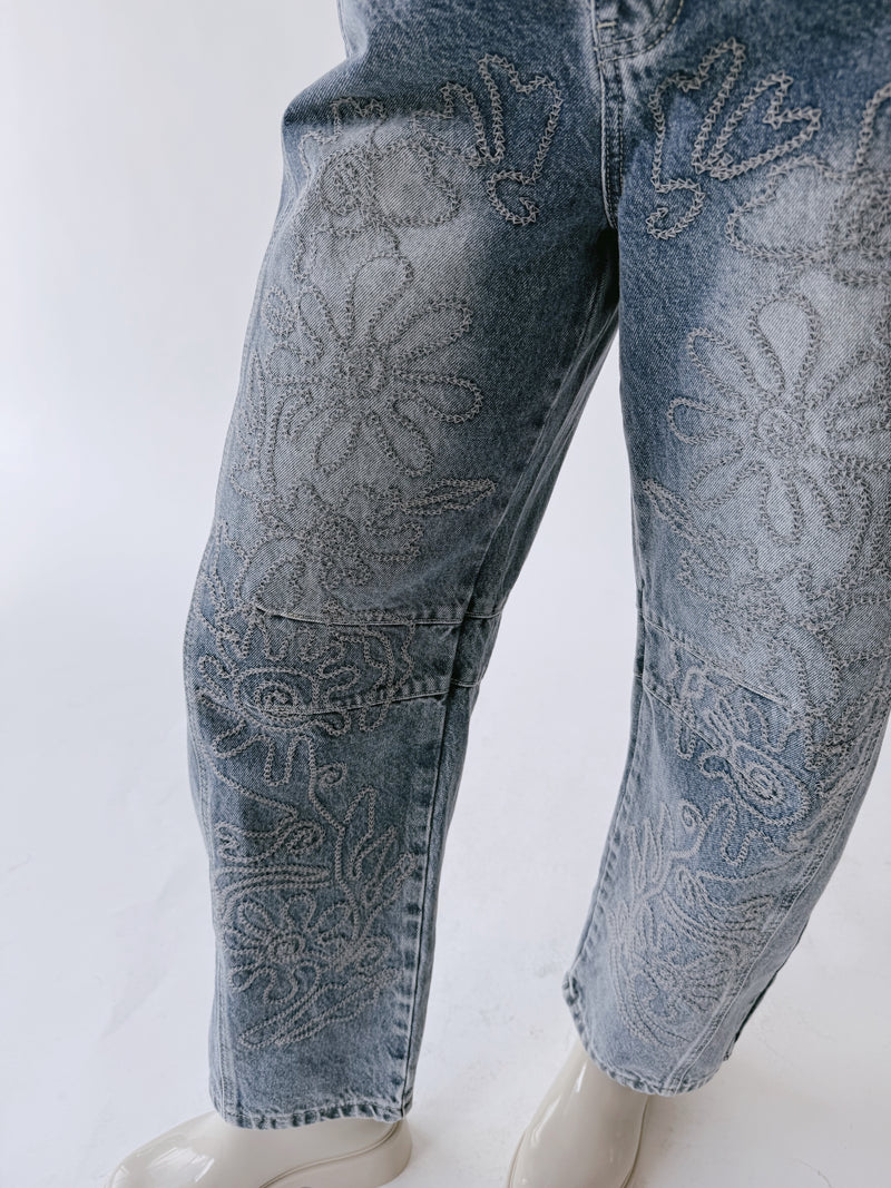 The Brianna Embroidered Barrel Jean in Medium Wash