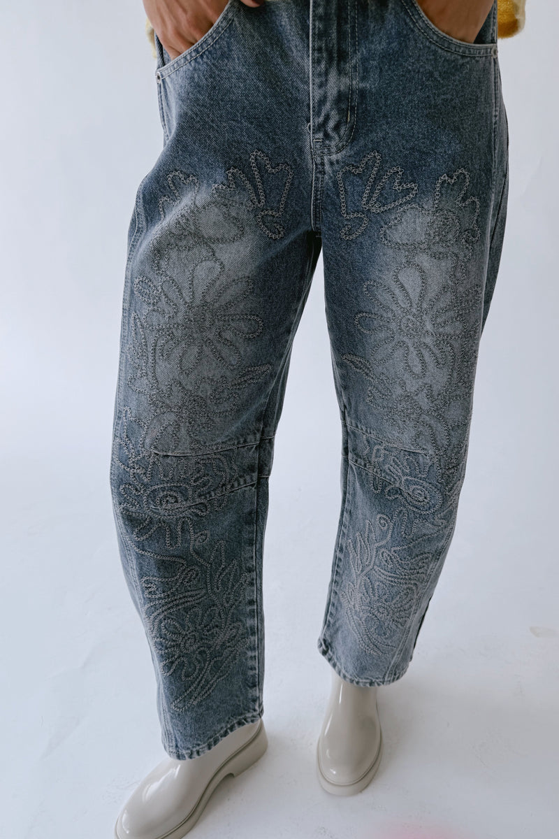 The Brianna Embroidered Barrel Jean in Medium Wash