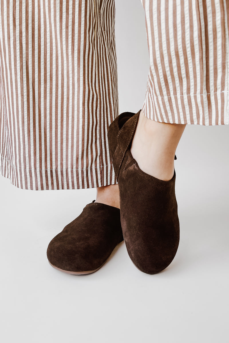 Matisse: Otto Suede Slingback Clog in Choco