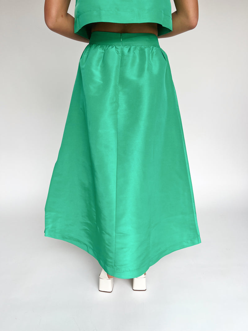The Caryn Metallic Maxi Skirt in Kelly Green