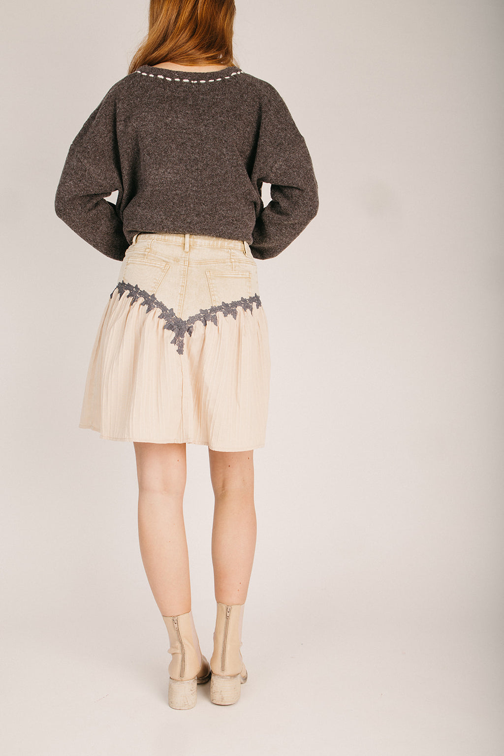 The Katz Stitch Pleated Denim Skirt in Sand – Piper & Scoot