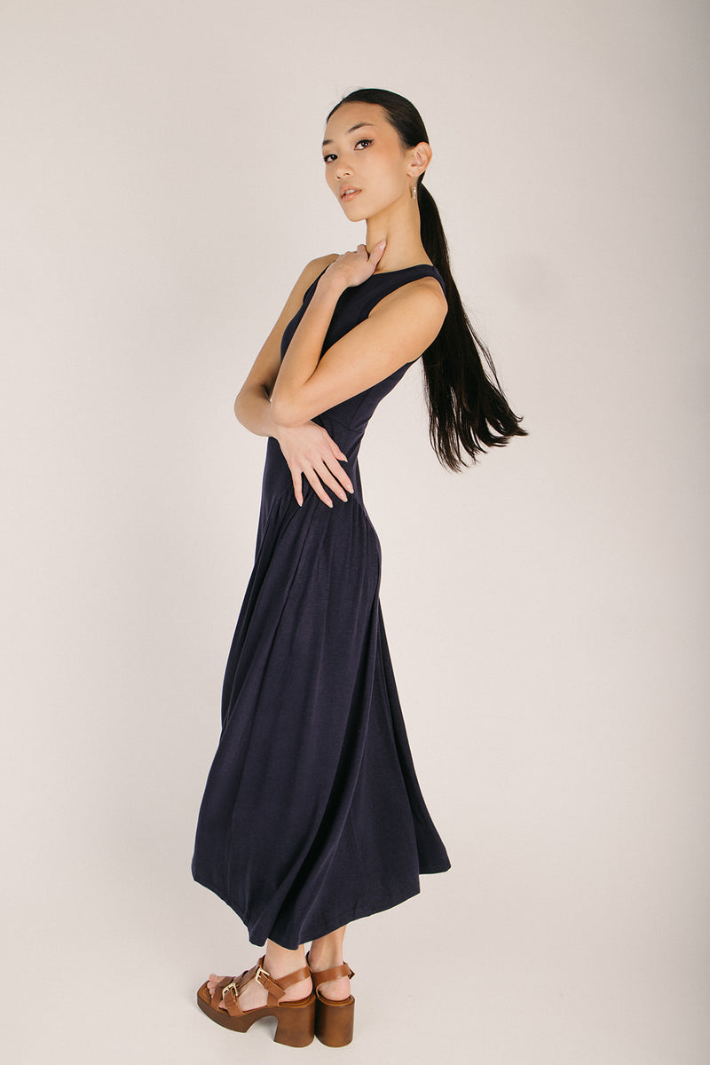 The Webster Ribbed Pleated Maxi Dress in Navy – Piper & Scoot