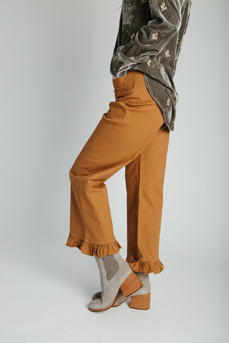 The Layna Ruffle Hem Pant in Mocha