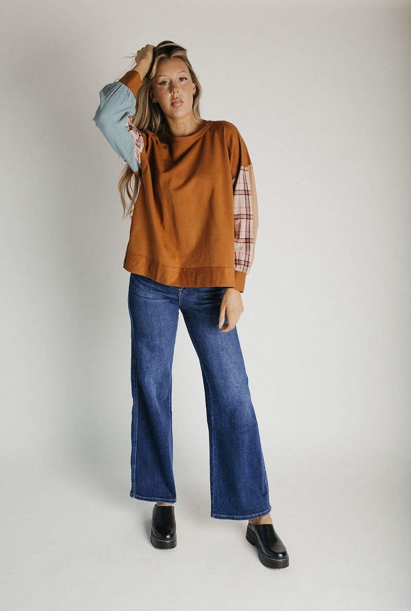 The Britta Contrast Sleeve Pullover in Mocha