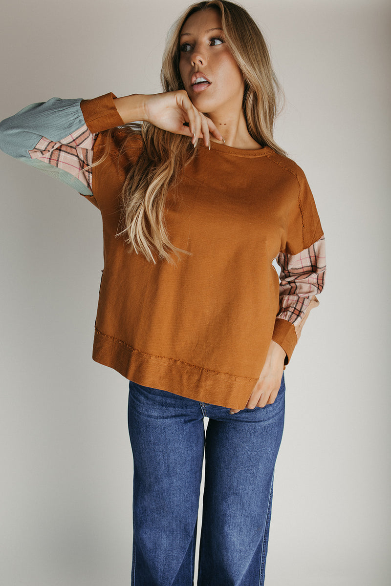 The Britta Contrast Sleeve Pullover in Mocha