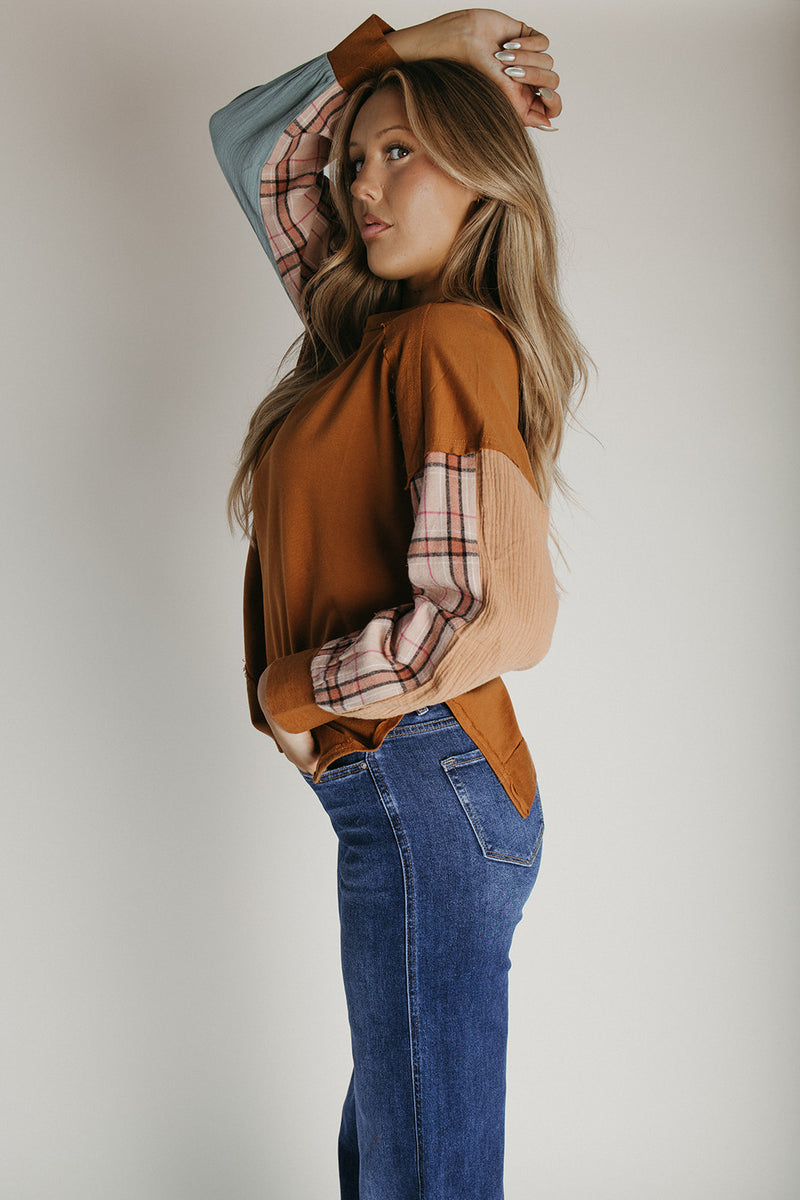 The Britta Contrast Sleeve Pullover in Mocha