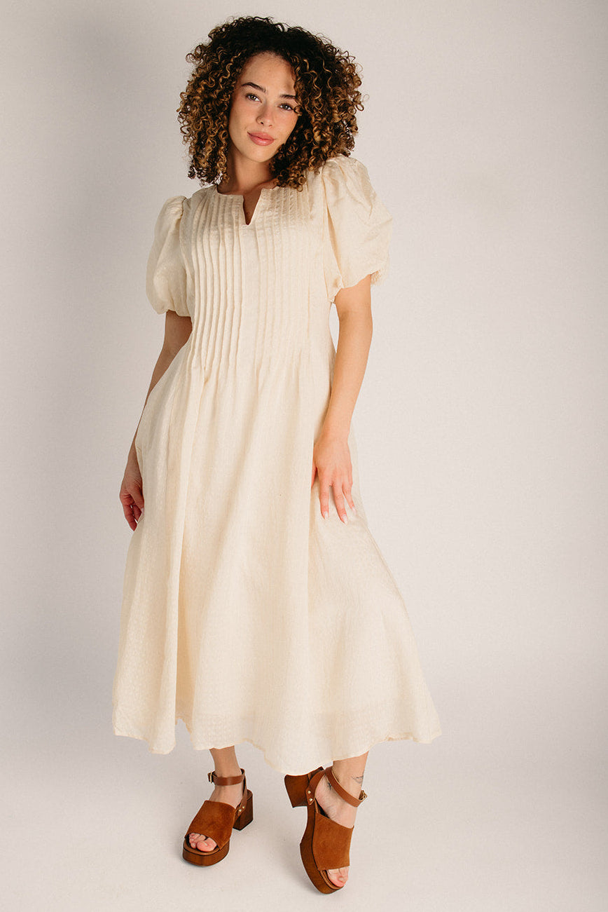The Safley Textured Midi Dress in Ivory – Piper & Scoot