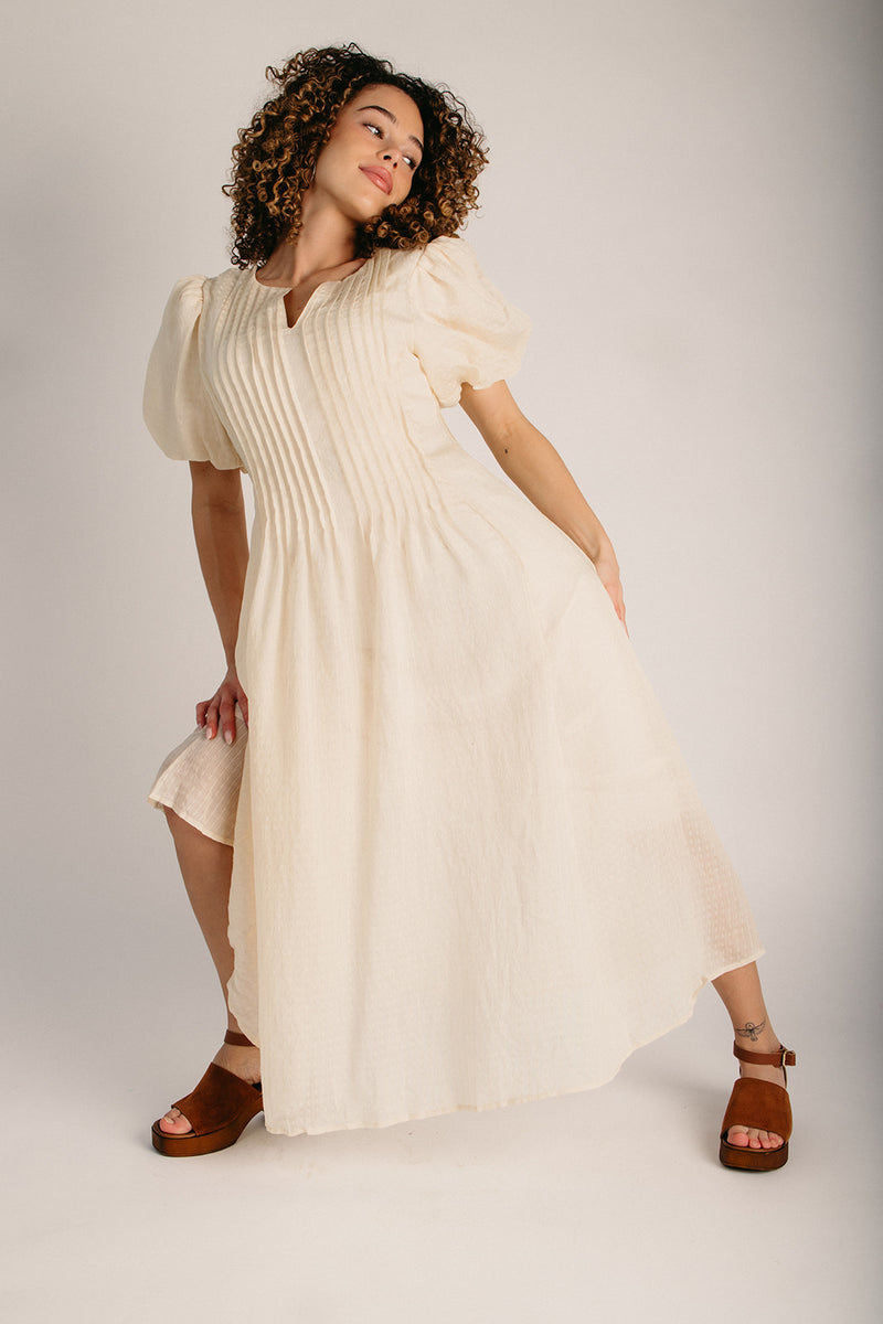 The Safley Textured Midi Dress in Ivory Large