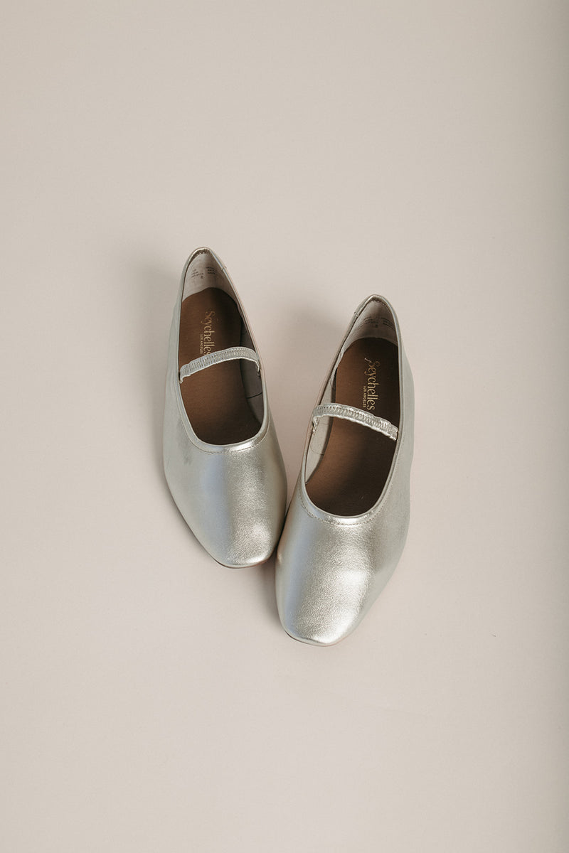 Seychelles: Sweetheart Flat in Metallic Light Gold