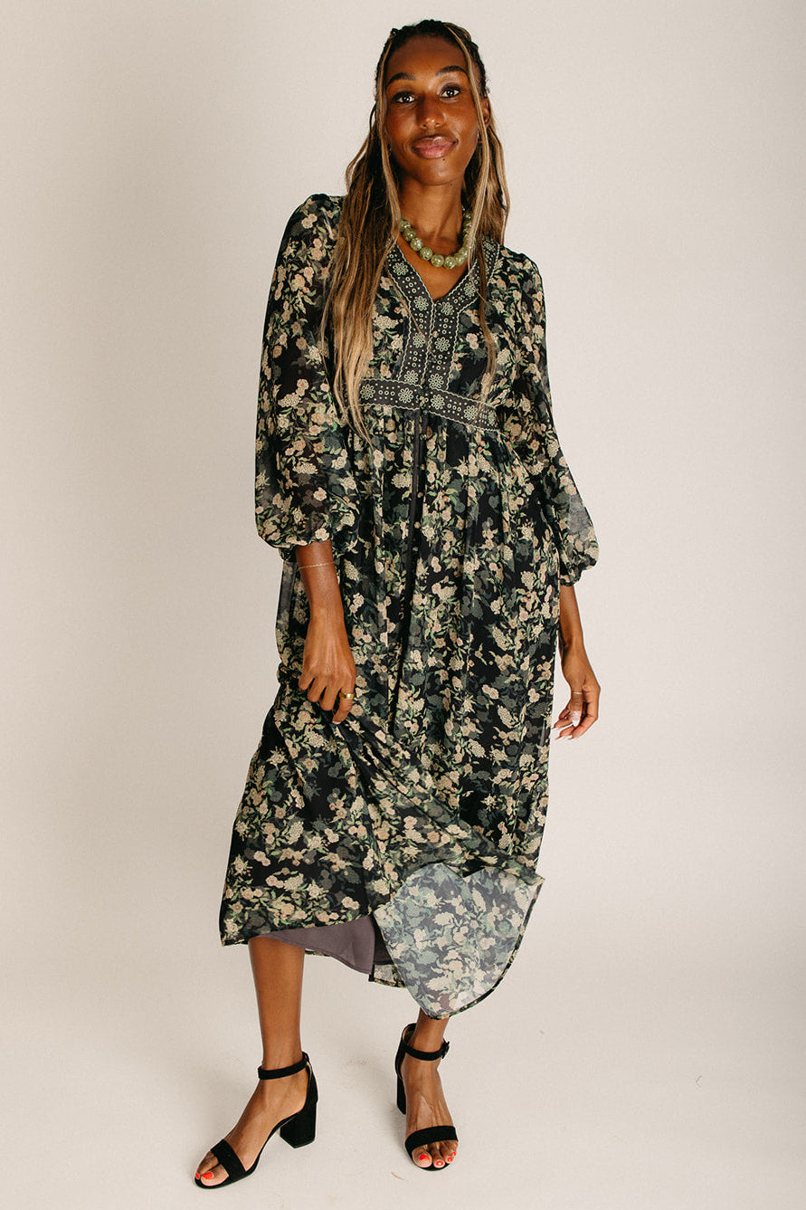 floral maxi dresses for women Piper & Scoot Summer Floral Appliqué Tulle A Garment Bag - Free and angled tiered skirt Size:One Size Fits Small to 2X