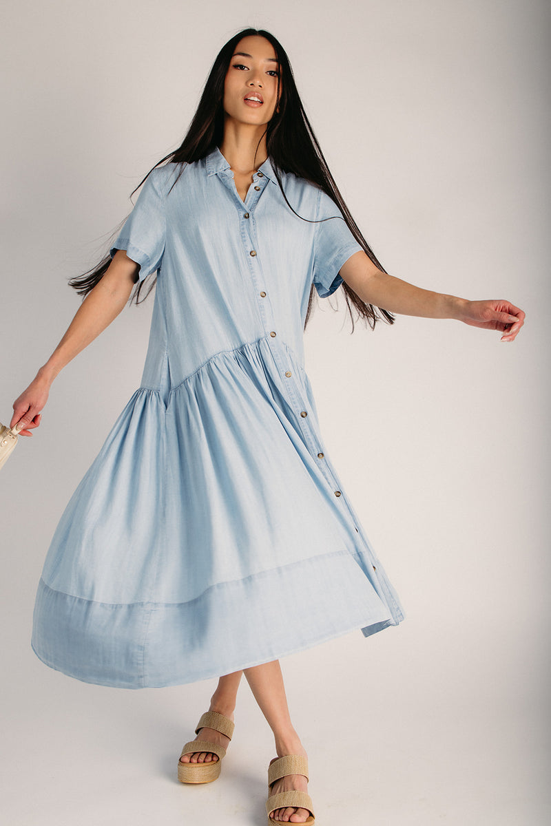 women chambray dress The Buxton Button-Up Chambray Dress in Light Blue – Piper & Scoot