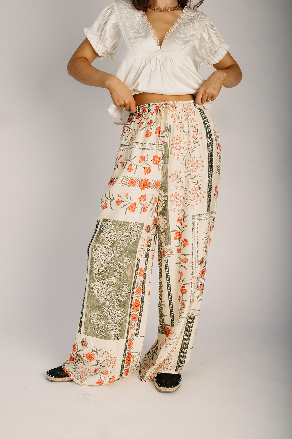 The Lozano Floral Print Flowy Pant in Ecru – Piper & Scoot