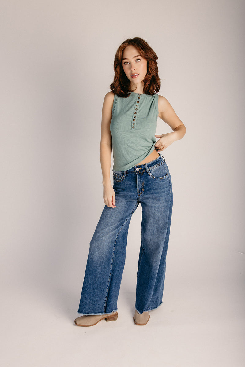 The Janovsky Button-Up Ribbed Tank in Sage – Piper & Scoot