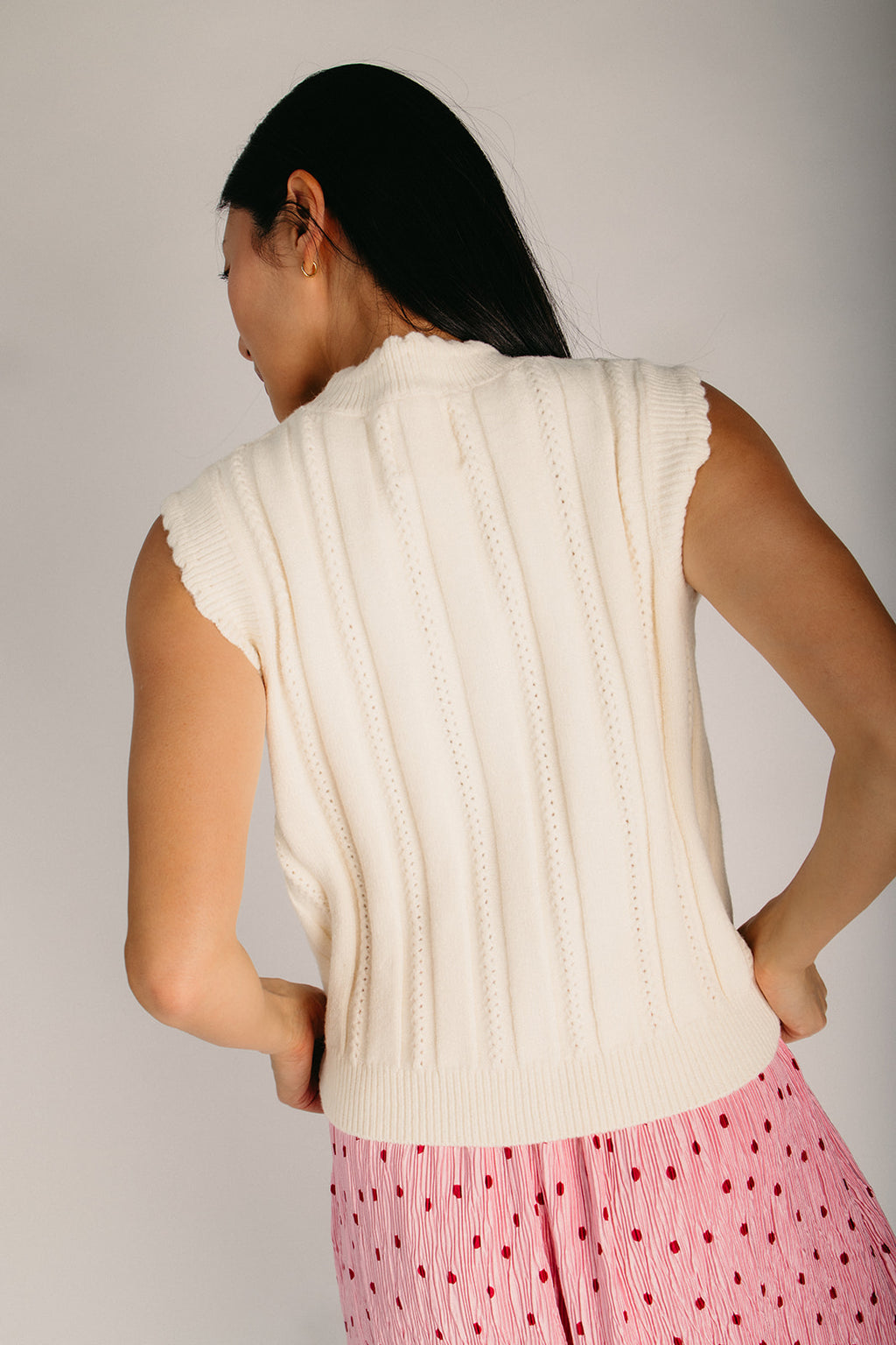 The Crossley Cable Knit Vest in Ivory – Piper & Scoot