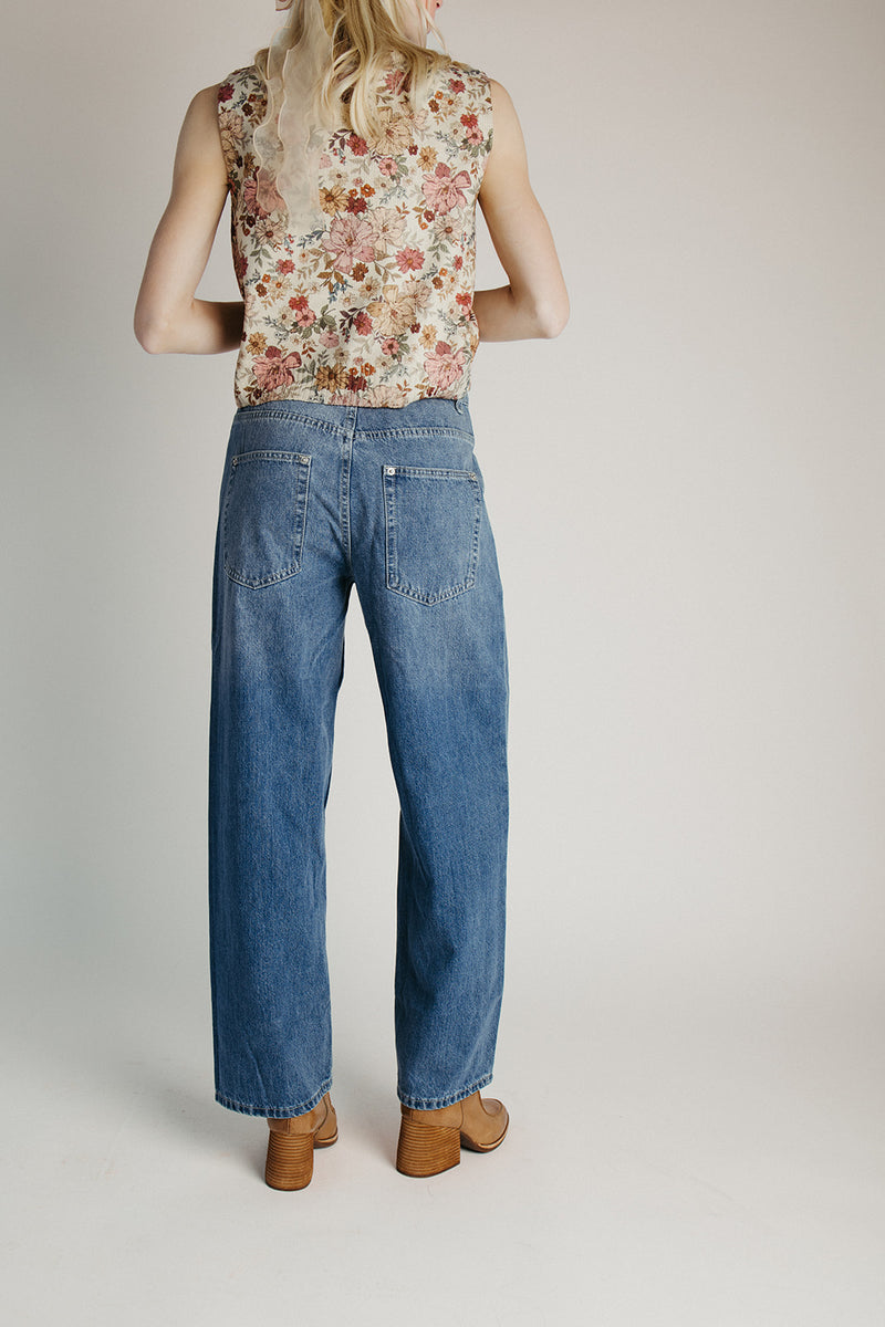 The Gavin Slim Barrel Jean in Medium Wash