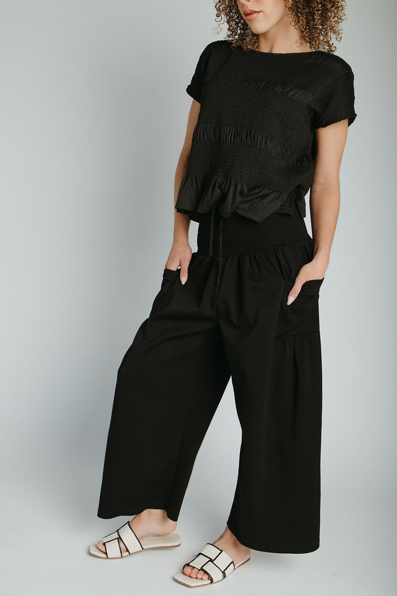 The Ruttinger Smocked Detail Set in Black