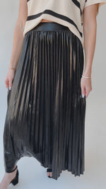 The Reary Pleated Skirt in Black