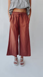 The Hanson Wide Leg Pant in Brick