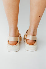 SOREL: Women's VIIBE™ Clog in Nova Sand + Midnight Cocoa